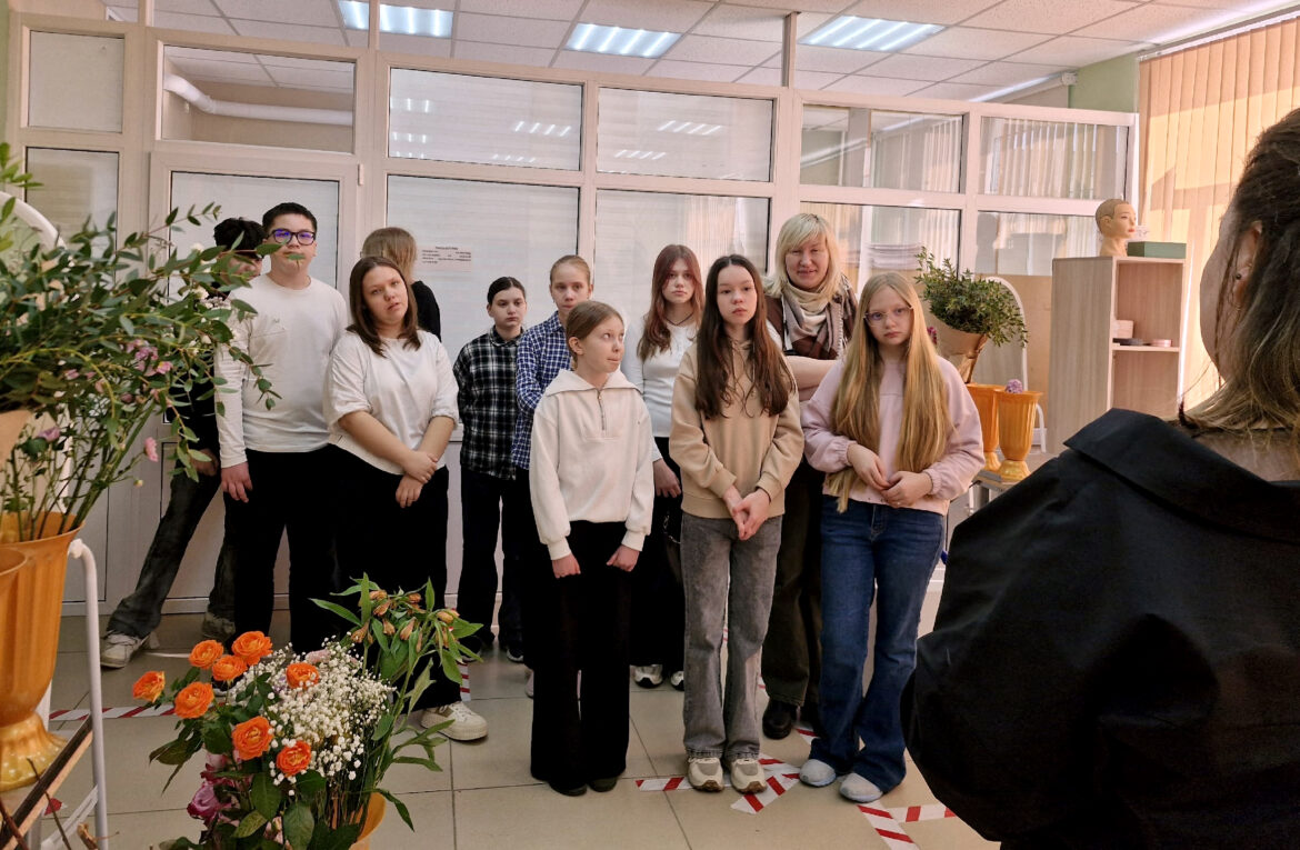 ШКОЛЬНИКИ МАОУ «СОШ №120» ЗНАКОМЯТСЯ С МИРОМ ФЛОРИСТИКИ